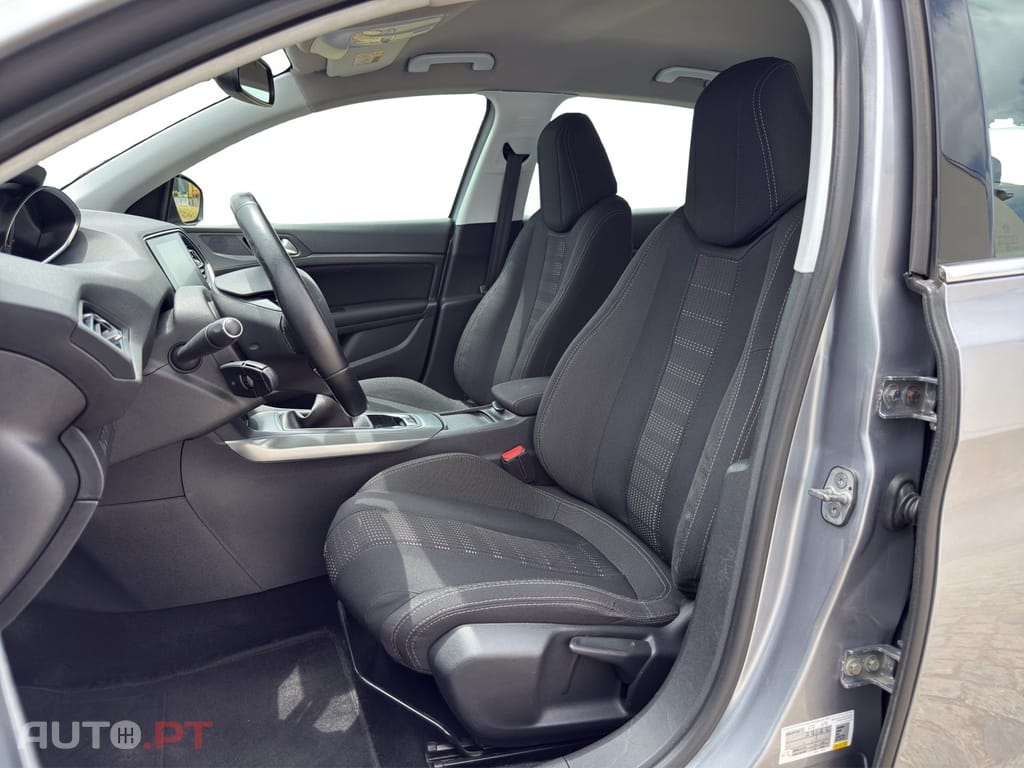 Peugeot 308 1.2 PureTech Allure J17