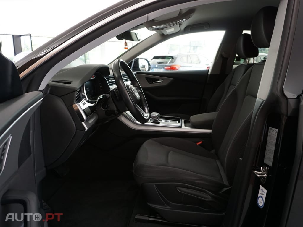 Audi Q8 55 TFSIe quattro Tiptronic competition plus