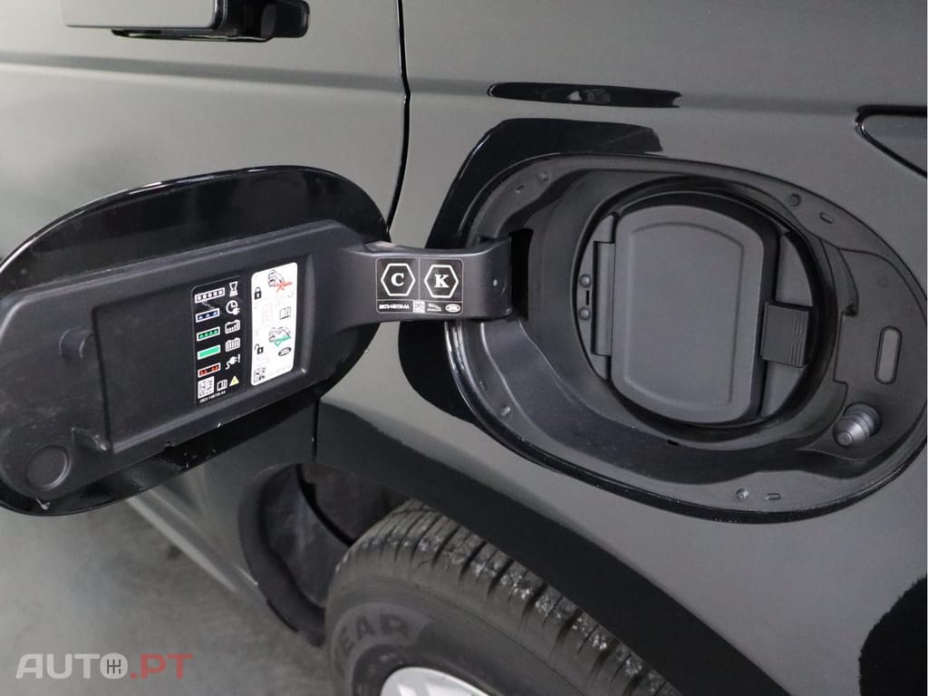 Land Rover Evoque 1.5 P300e AWD R-Dynamic S Auto