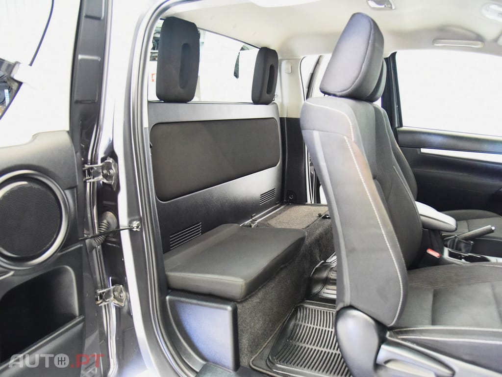 Toyota Hilux 2.4 D-4D 4WD Tracker 3L