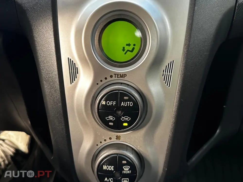 Toyota Yaris 1.0 VVT-i High Pack MM