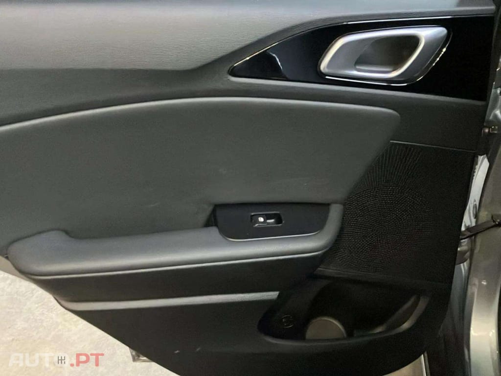 Kia Xceed 1.4 T-GDI Tech + SRF 7DCT