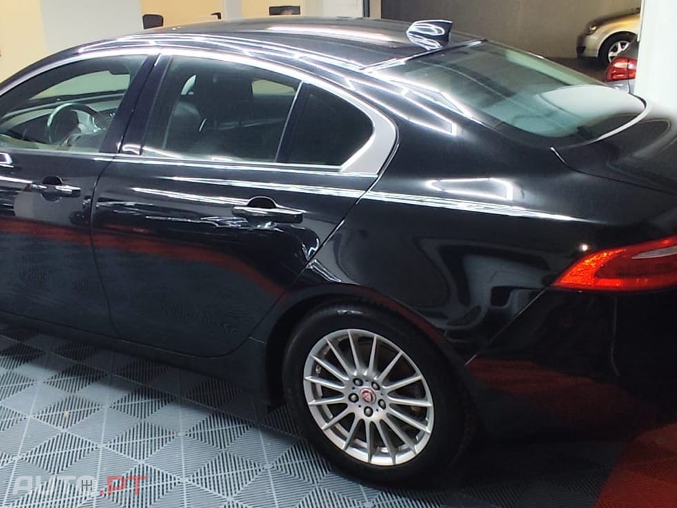 Jaguar XE 2.0 D Prestige