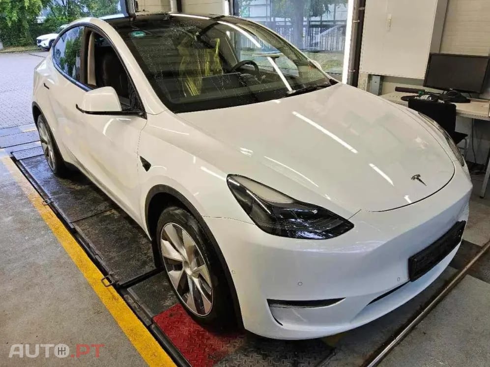 Tesla Model Y Long Range Dual Motor AWD