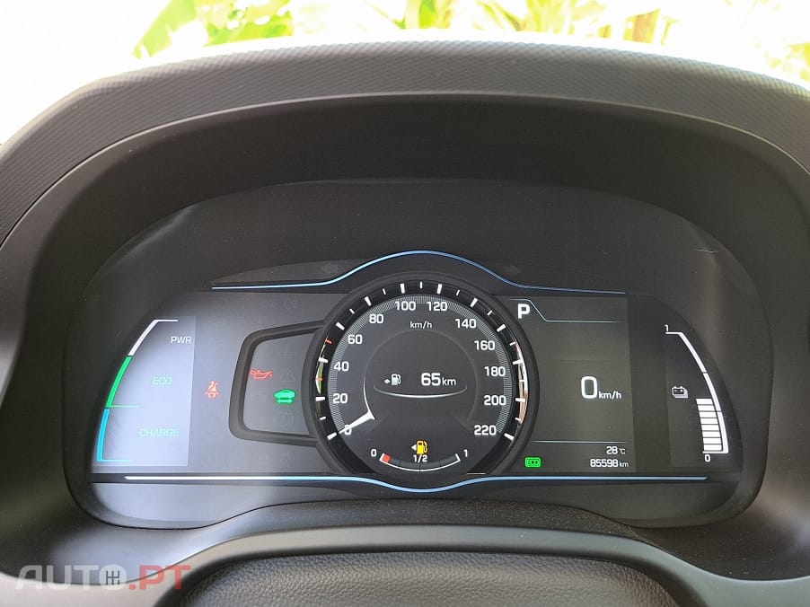 Hyundai Ioniq 5 1.6 GDI HEV (híbrido gasolina + elétrico) Potência combinada de 141 cv