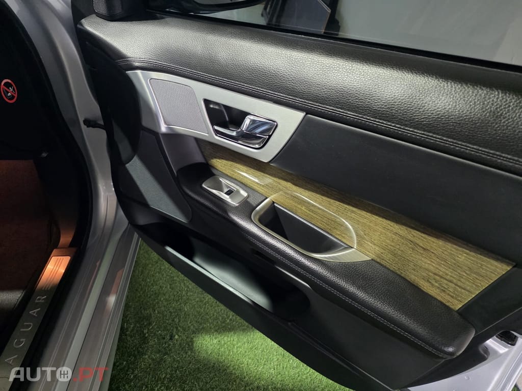 Jaguar XF 2.2 D R-Sport