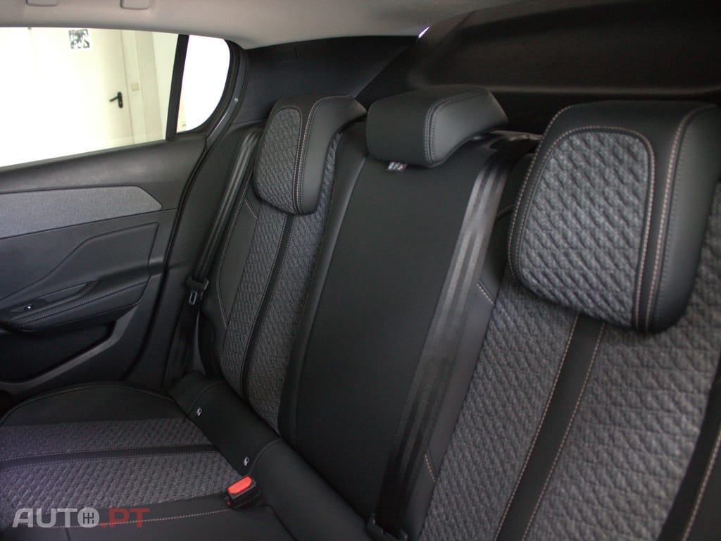 Peugeot 308 Allure Hybrid 136 CV