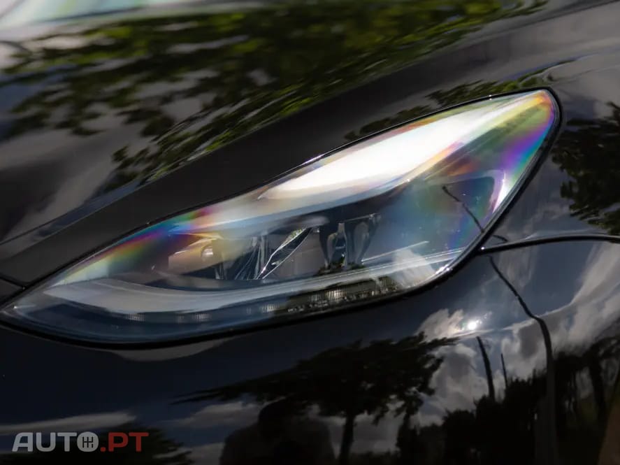 Tesla Model Y Outro