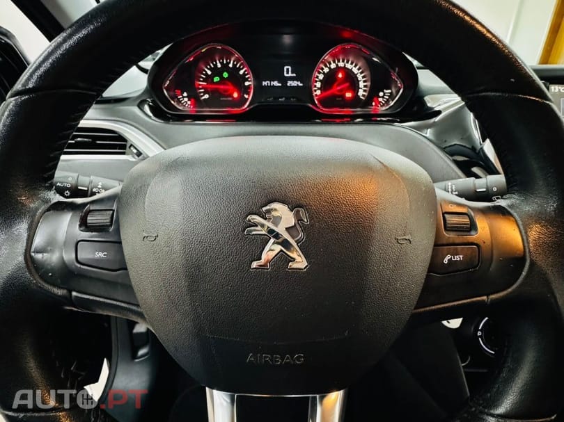 Peugeot 208 1.2 VTi SE Style