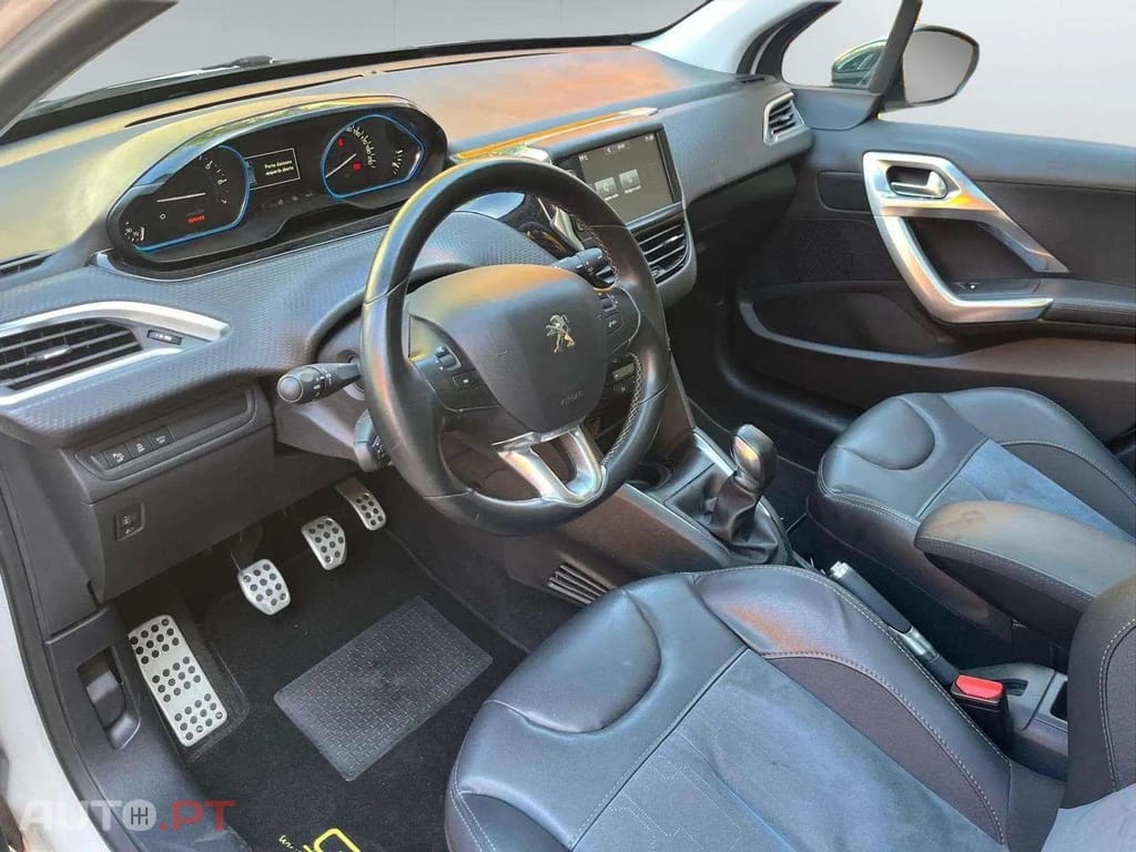 Peugeot 208  1.2 e-THP Féline