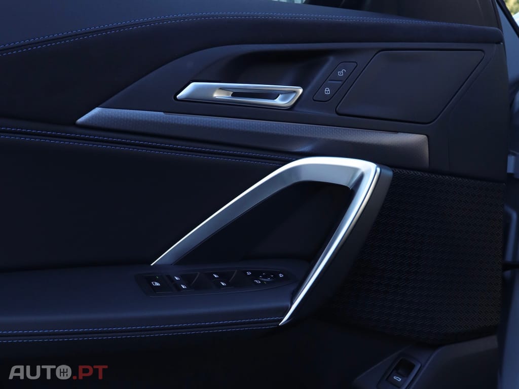 BMW iX2 eDrive20 Pack Desportivo M