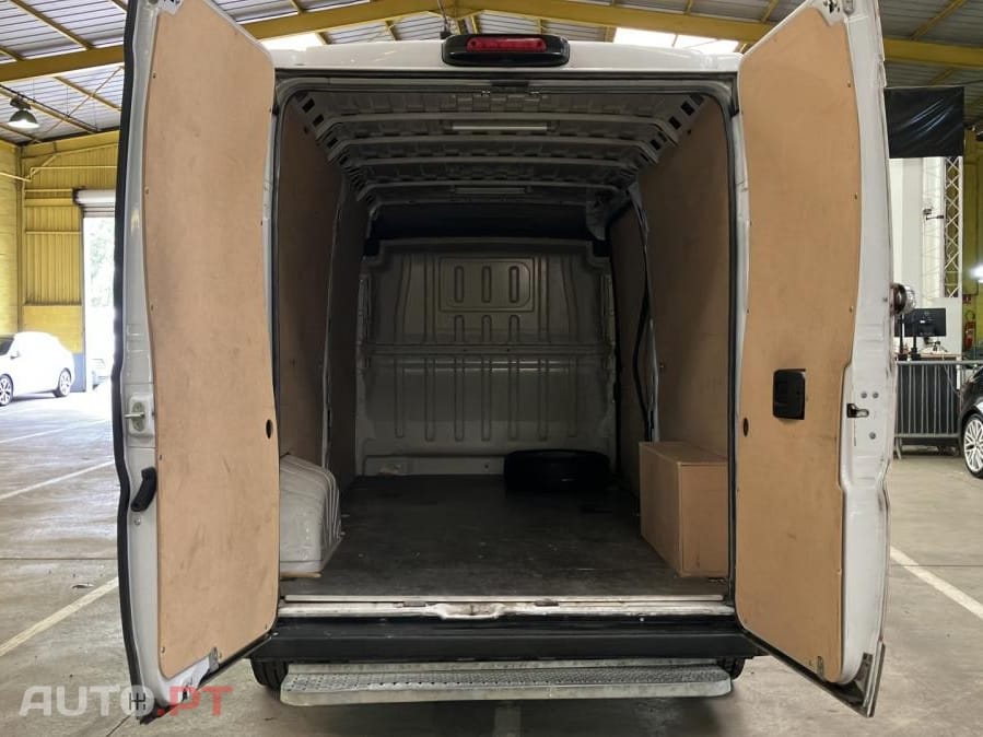 Peugeot Boxer 2.2 BlueHDi 335 L3H2 Premium