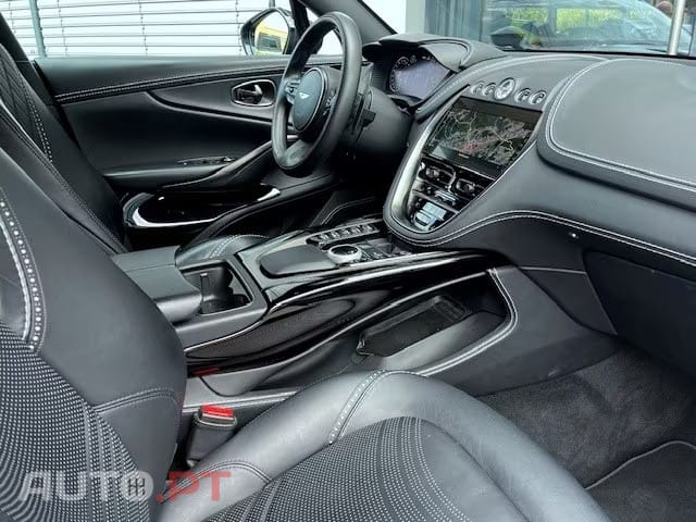 Aston Martin DBX 4.0 V8