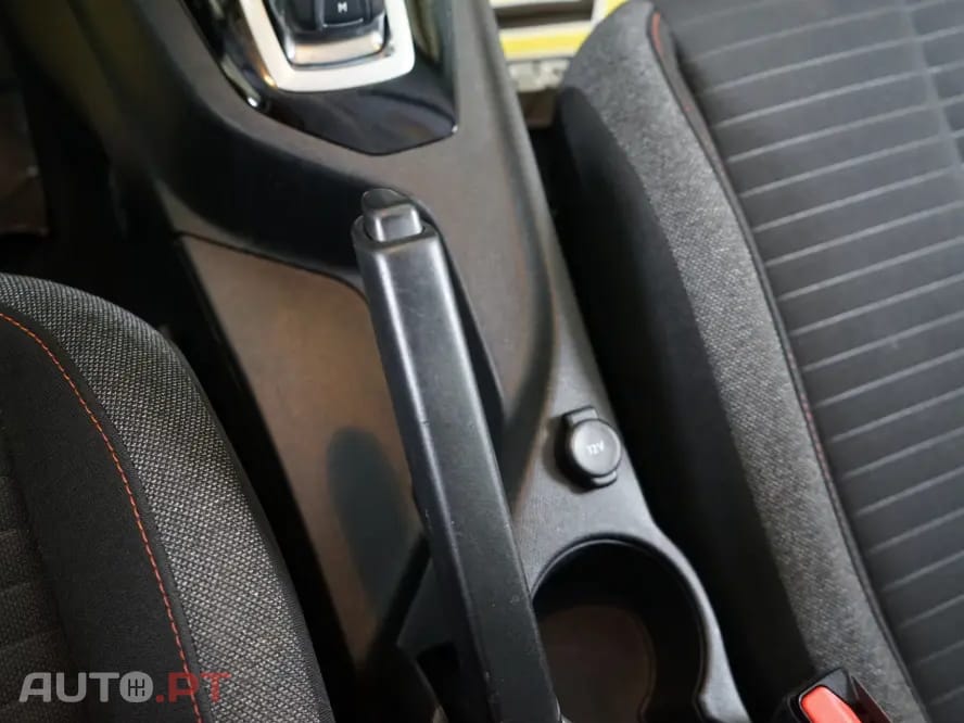 Peugeot 2008 1.2 PureTech Active Pack EAT8