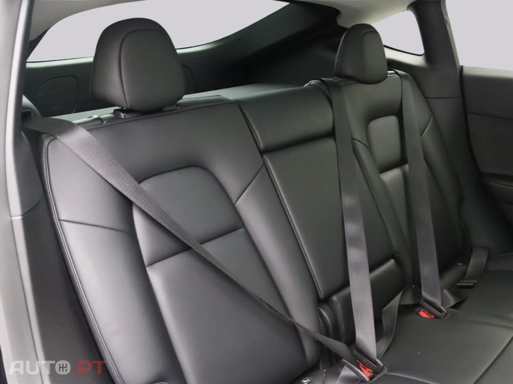 Tesla Model Y Long-Range AWD I.V.A DEDUTIVEL