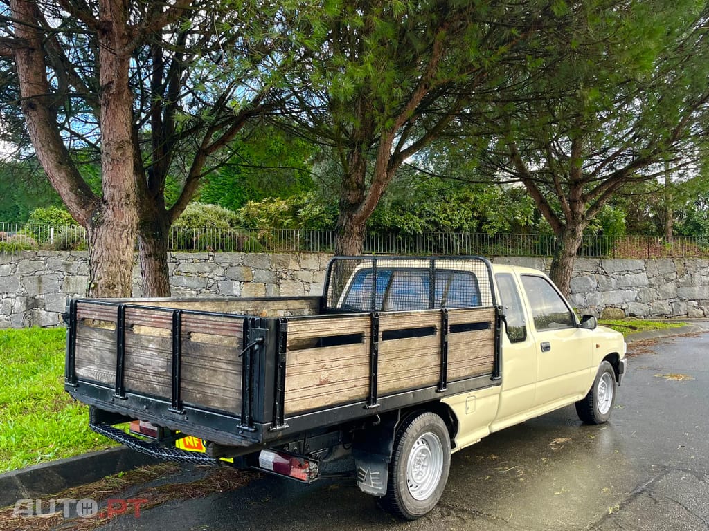 Toyota Hilux 2.4 D LN105L