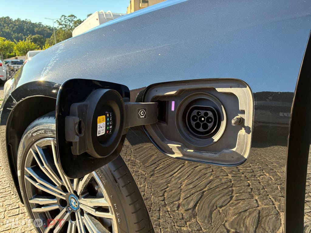 BMW 330 e Touring Pack M Auto — fotografia 13