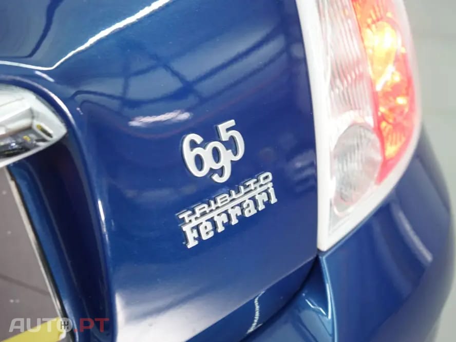 Abarth 695 Outro