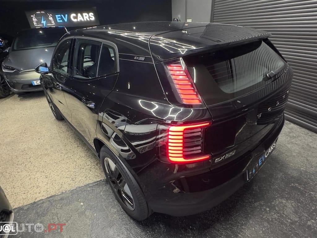 Volvo EX30 Single Motor Extended Range RWD Core