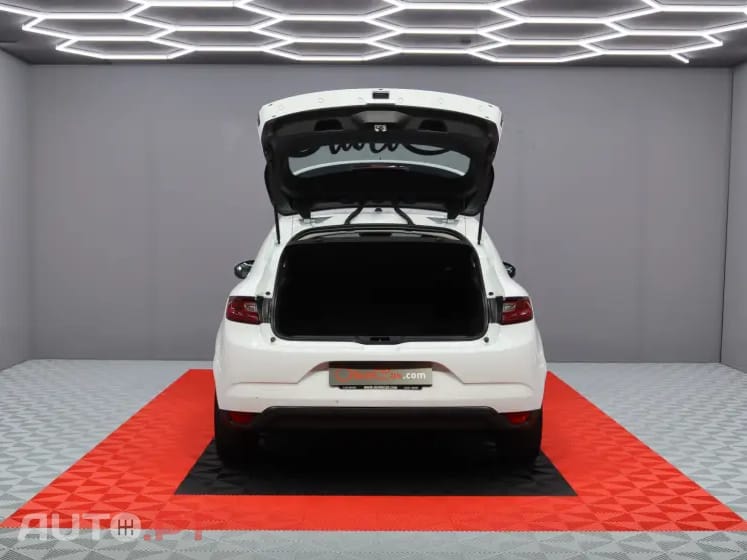 Renault Mégane 1.5 Blue dCi Limited EDC — fotografia 5