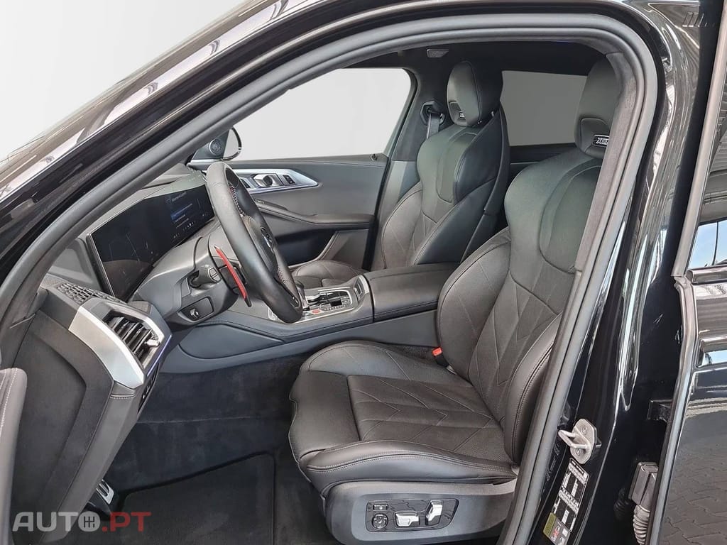 BMW XM M Drivers