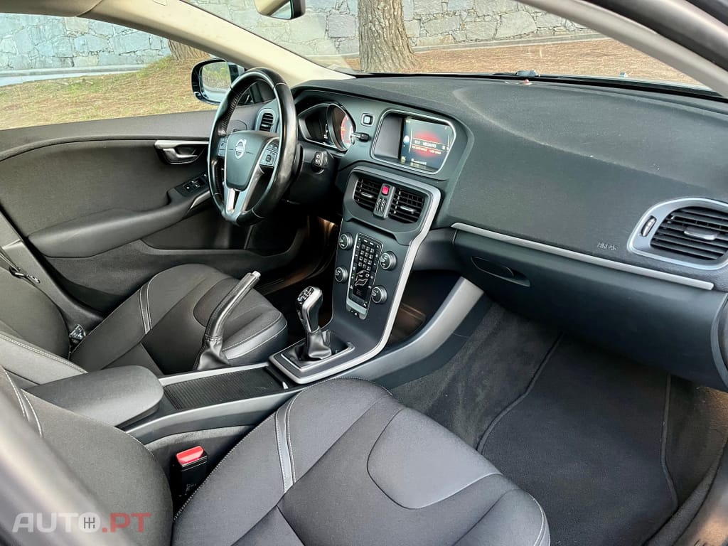 Volvo V40 D2