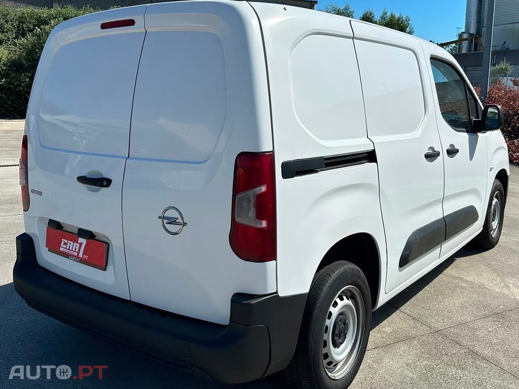 Opel Combo Outro