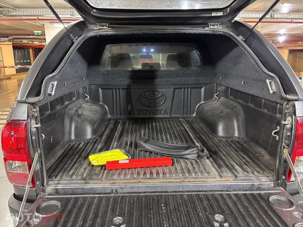 Toyota Hilux 2.4 D-4D 4WD CD Tracker
