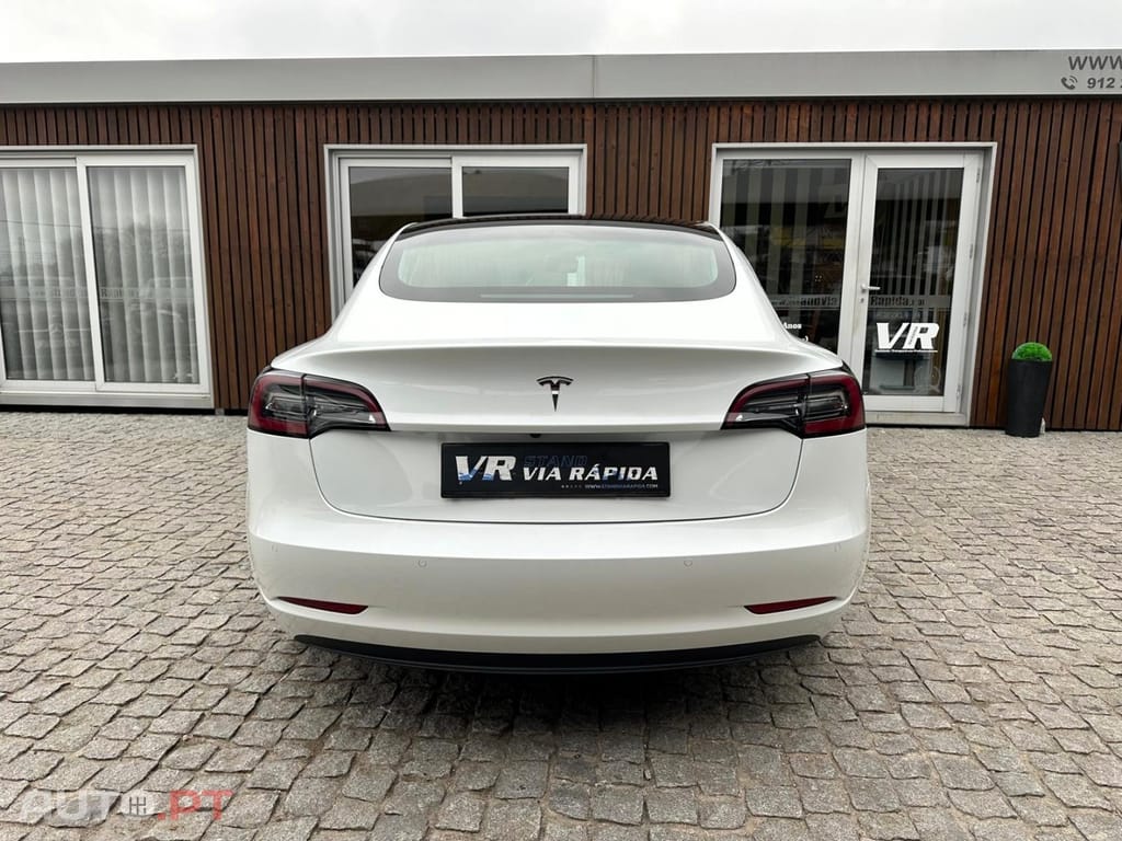 Tesla Model 3 Long-Range RWD