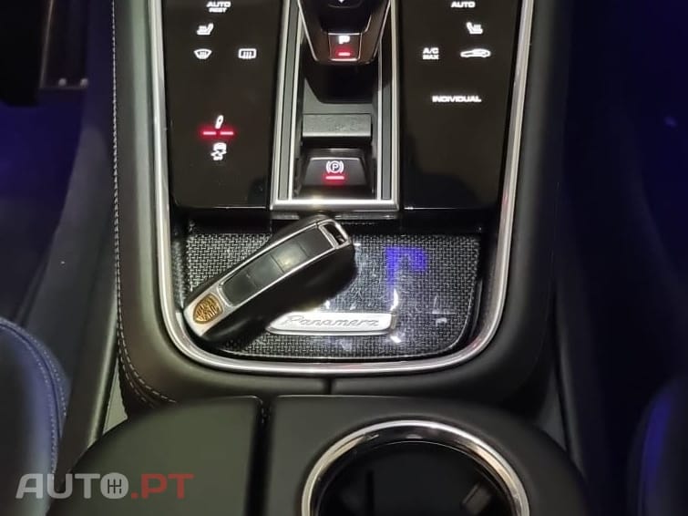 Porsche Panamera 4 E-Hybrid Platinum Edition