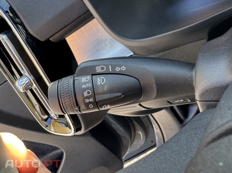 Volvo XC40 2.0 B3 Plus Dark