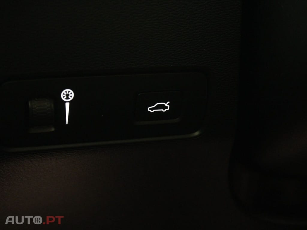 Volvo XC40 78 KWH PLUS AWD