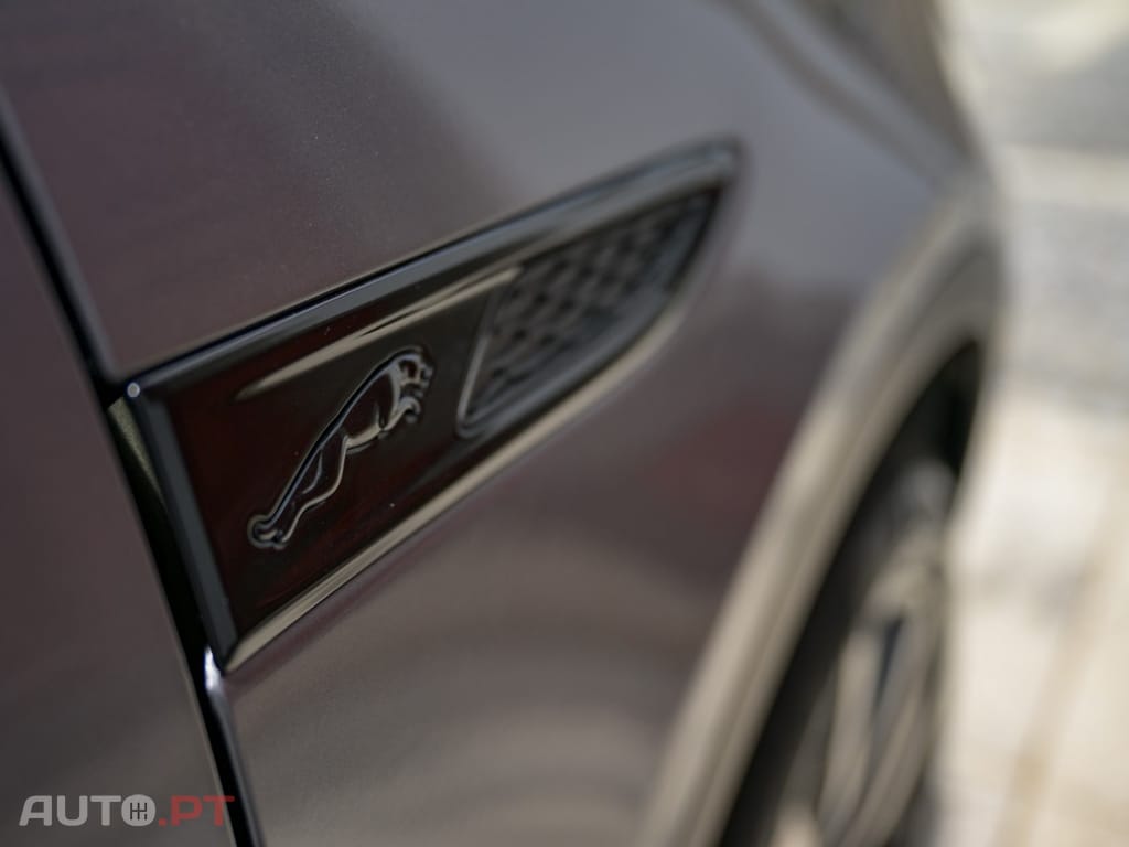 Jaguar E-Pace 1.5 P300e R-Dynamic SE AWD Aut.