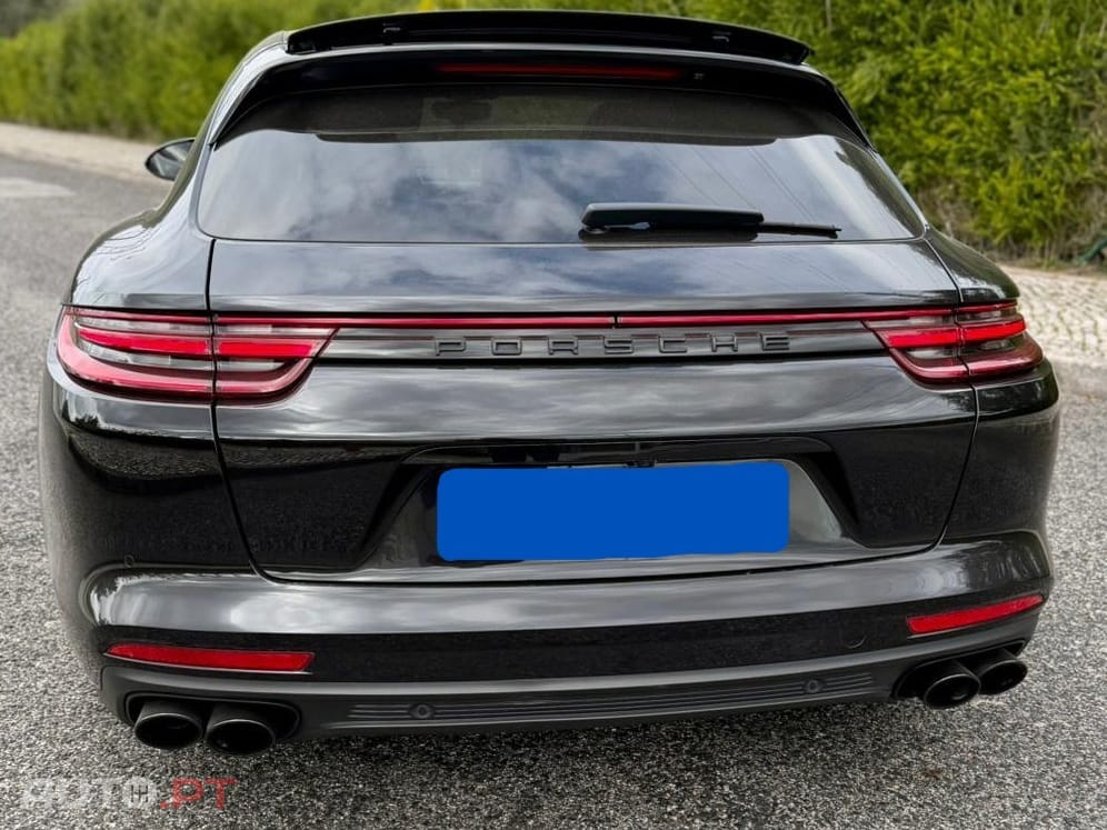 Porsche Panamera 4 E-Hybrid Platinum Edition