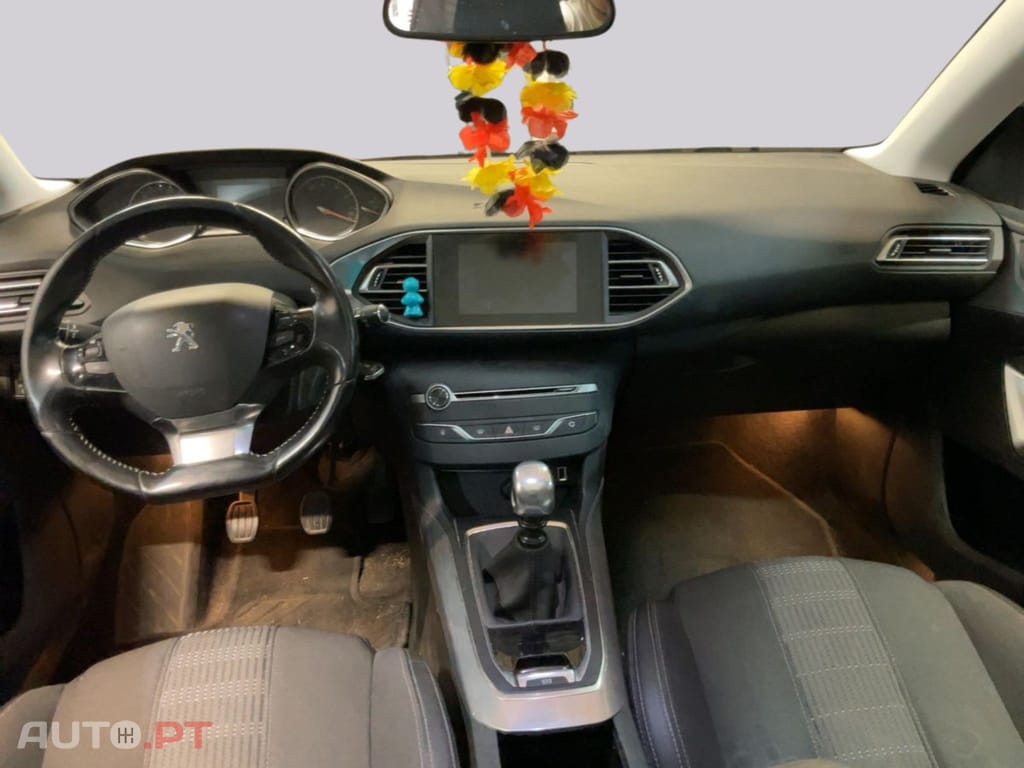 Peugeot 308 SW 1.2 Puretech Allure — fotografia 6
