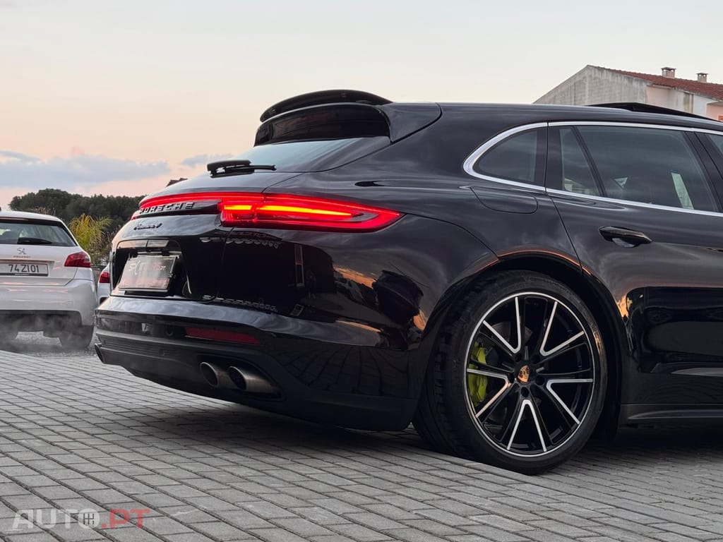 Porsche Panamera 4 E-Hybrid