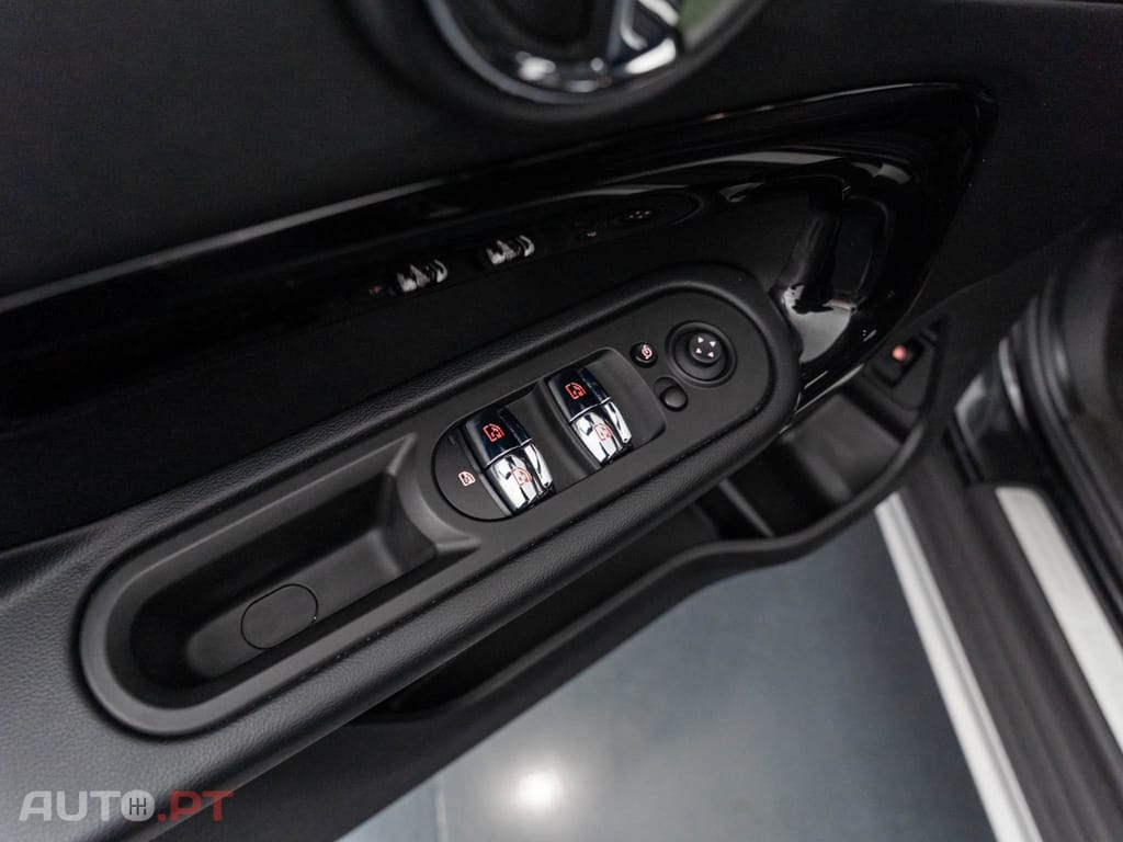 MINI Countryman Cooper SE Premium Essential Auto