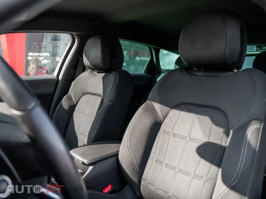 Citroen DS5 2.0 HDi Hy4 So Chic CMP6 102g