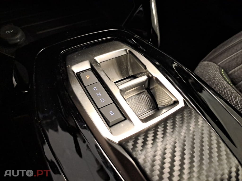 Peugeot E-2008 Active