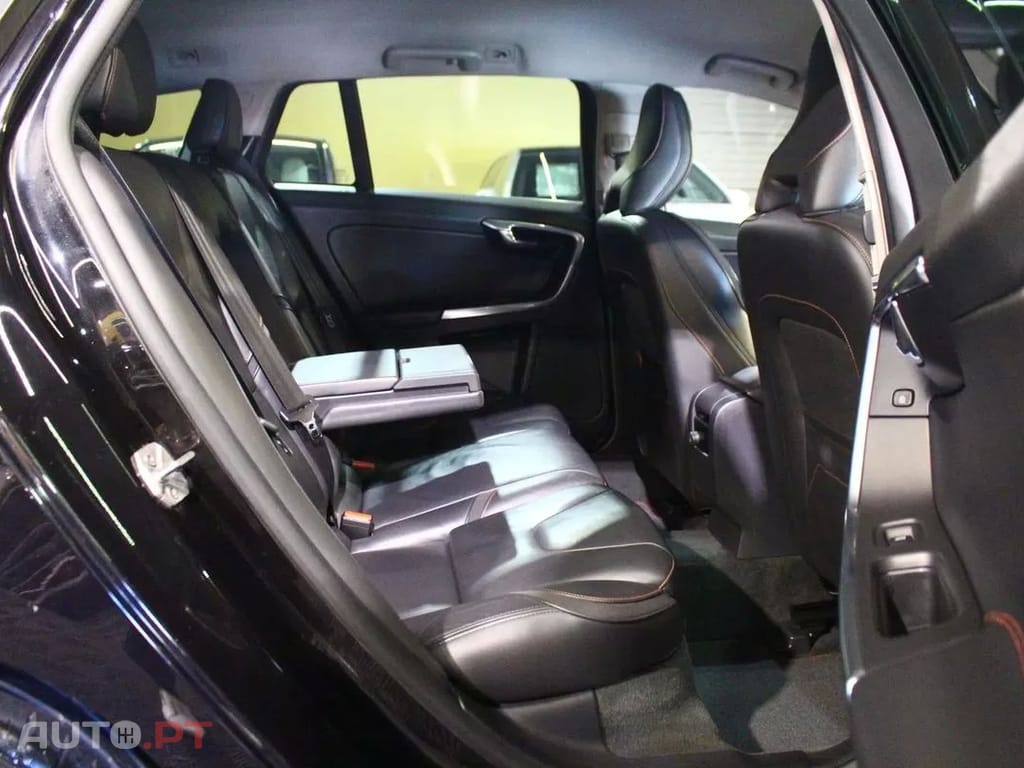 Volvo V60 2.0 D2 Momentum Drive