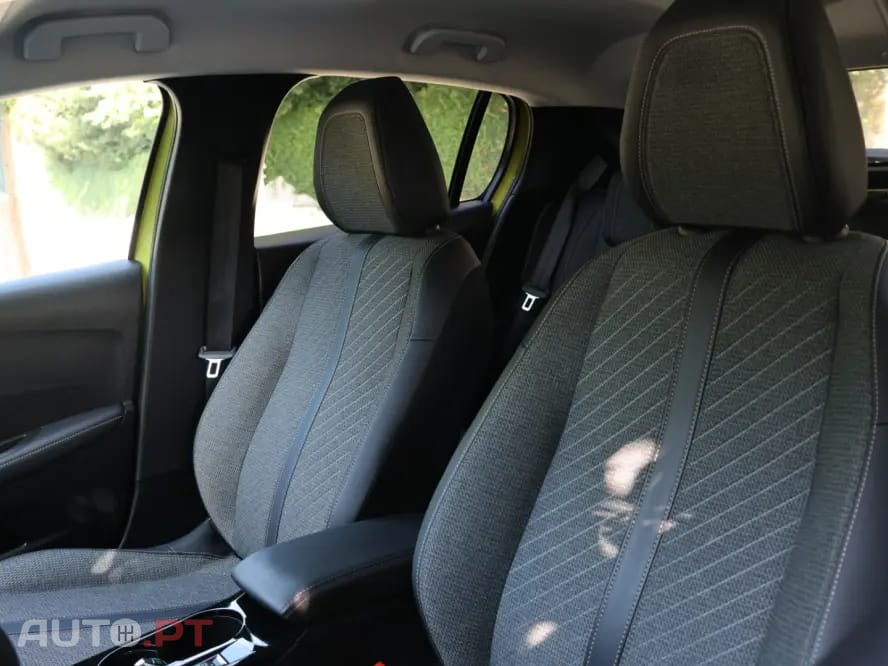 Peugeot E-208 50 kWh Style