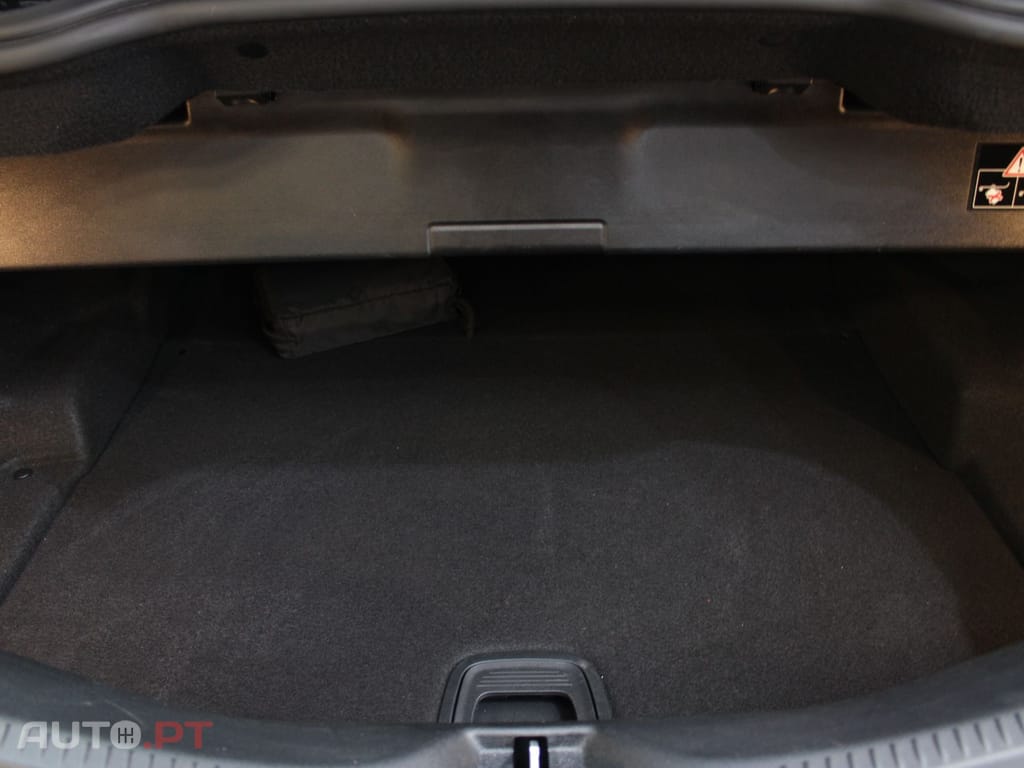 Mercedes-Benz E 220 AMG LINE