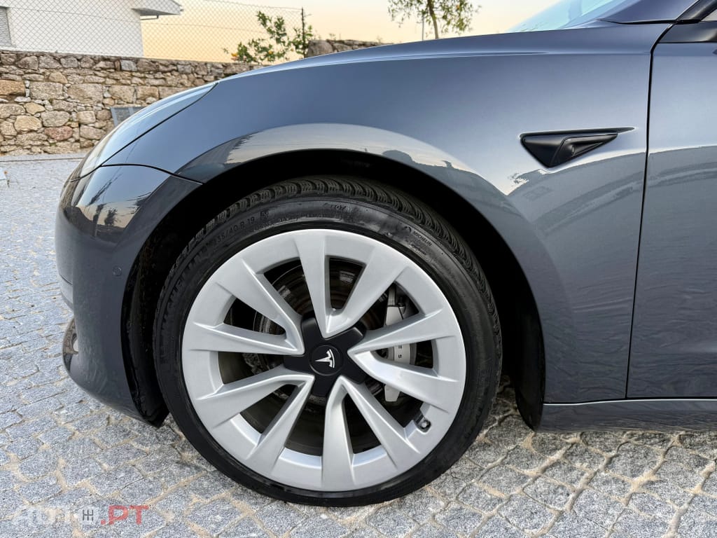 Tesla Model 3 Long-Range Dual Motor AWD