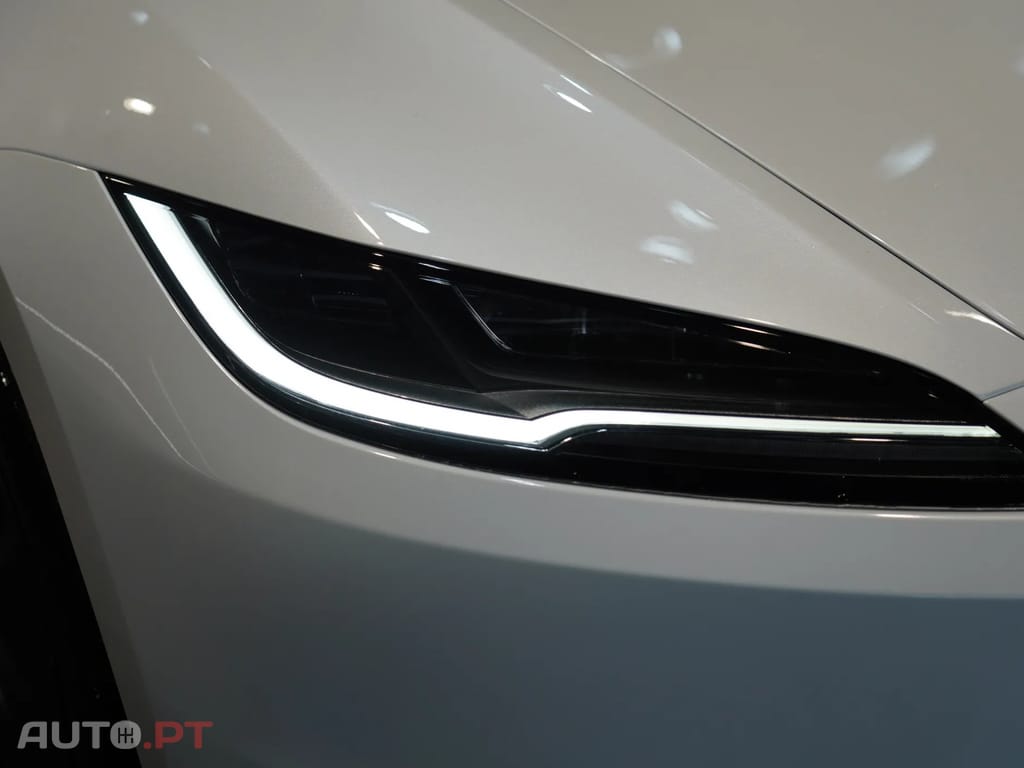 Tesla Model 3 Tração Traseira