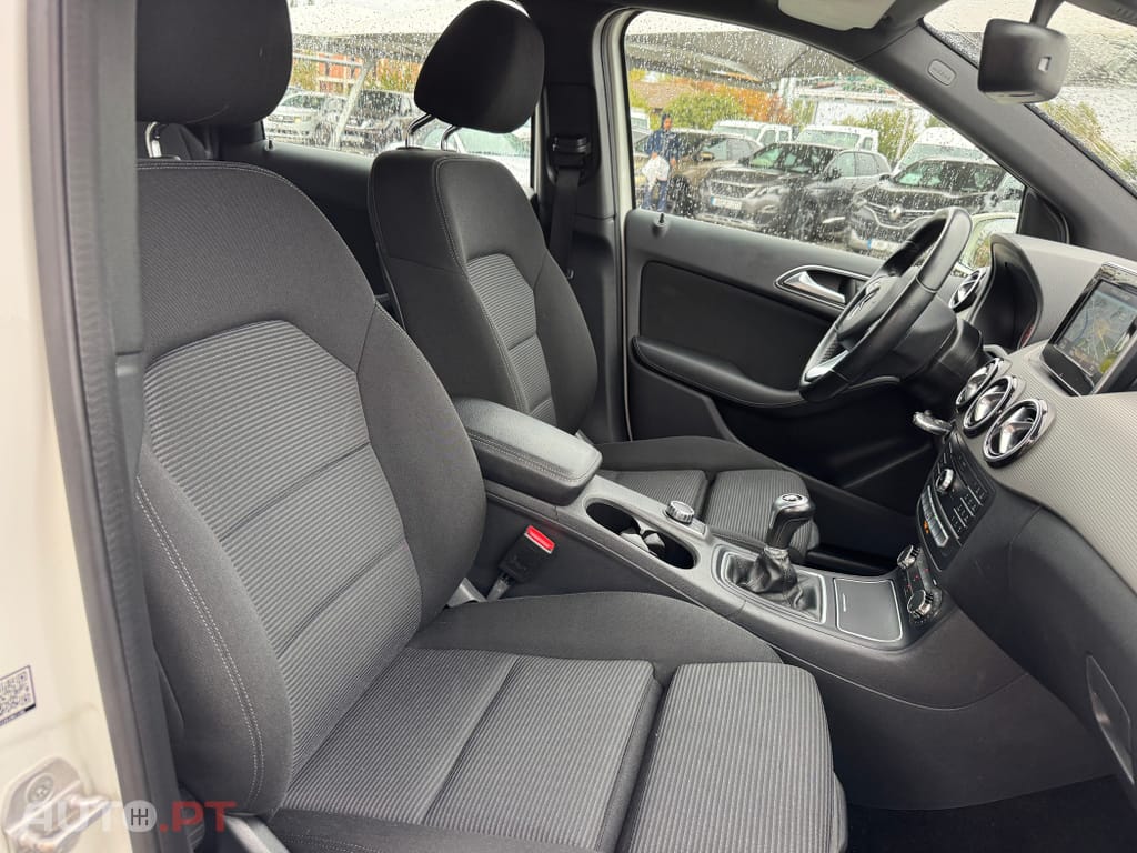 Mercedes-Benz B 180 d Edition