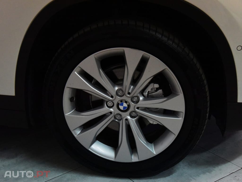 BMW X1 16 d sDrive Advantage — fotografia 11