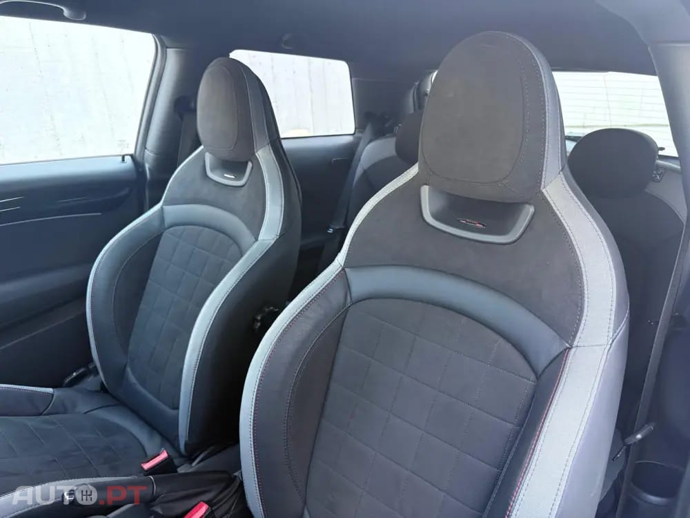 MINI Cooper John Cooper Works Auto Desportiva