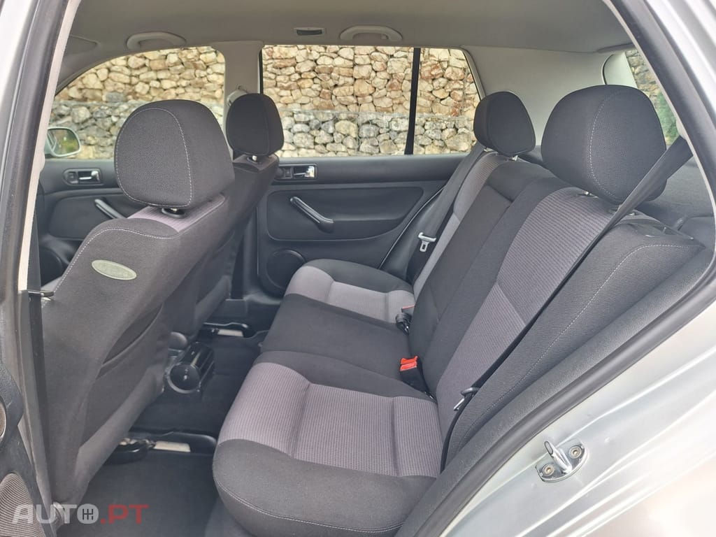 Volkswagen Golf 1.4i Confortline JE+AC