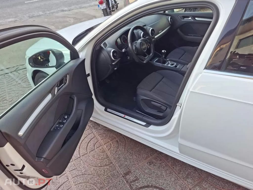 Audi A3 Sportback  1 0 Tfsi Sport