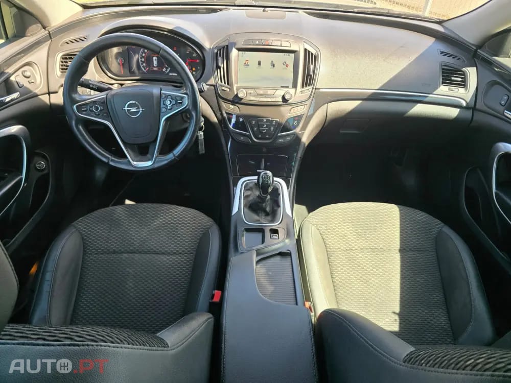 Opel Insignia Outro